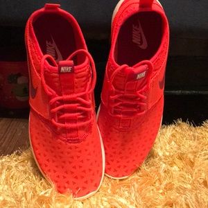 Nike Juvenates Women Size 8
